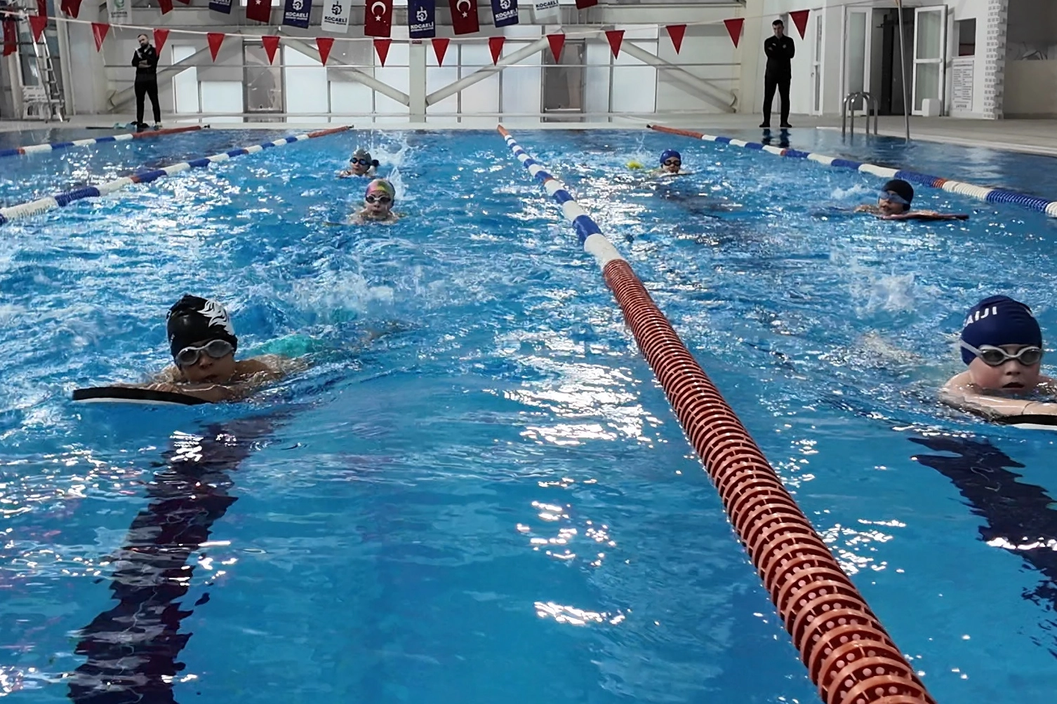 Kocaeli&nbsp;&Ccedil;ayırova&rsquo;da y&uuml;zme havuzuna 20 bin kişi ilgi g&ouml;sterdi