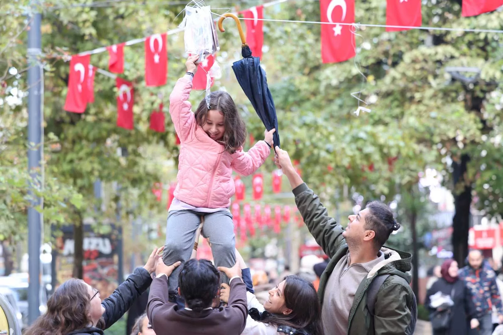 Kocaeli'de ağa&ccedil;lar, 16. kez kitap a&ccedil;tı!
