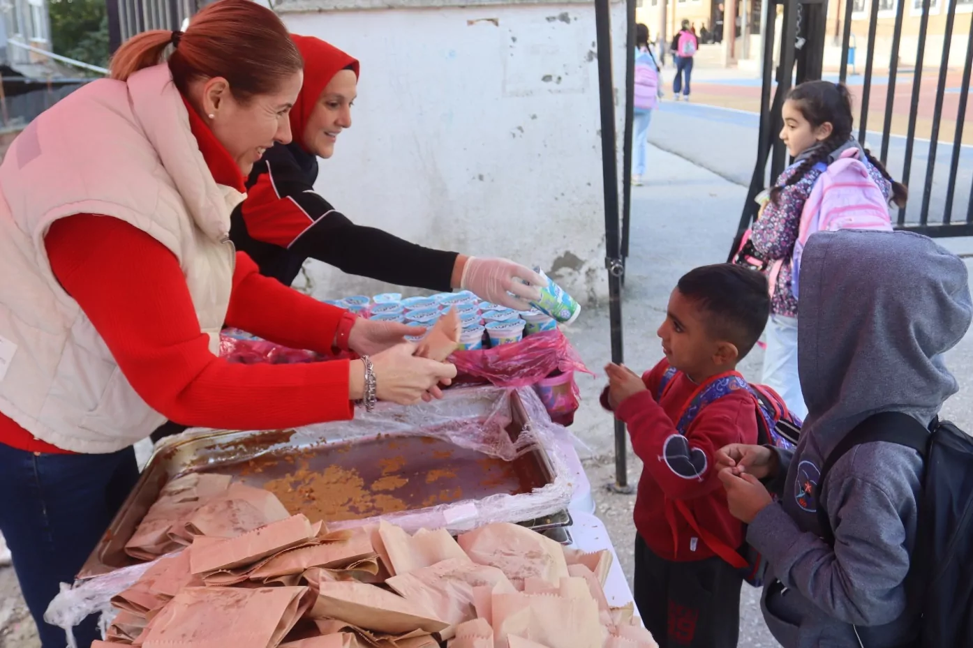 İzmit'te beslenme saati s&uuml;r&uuml;yor