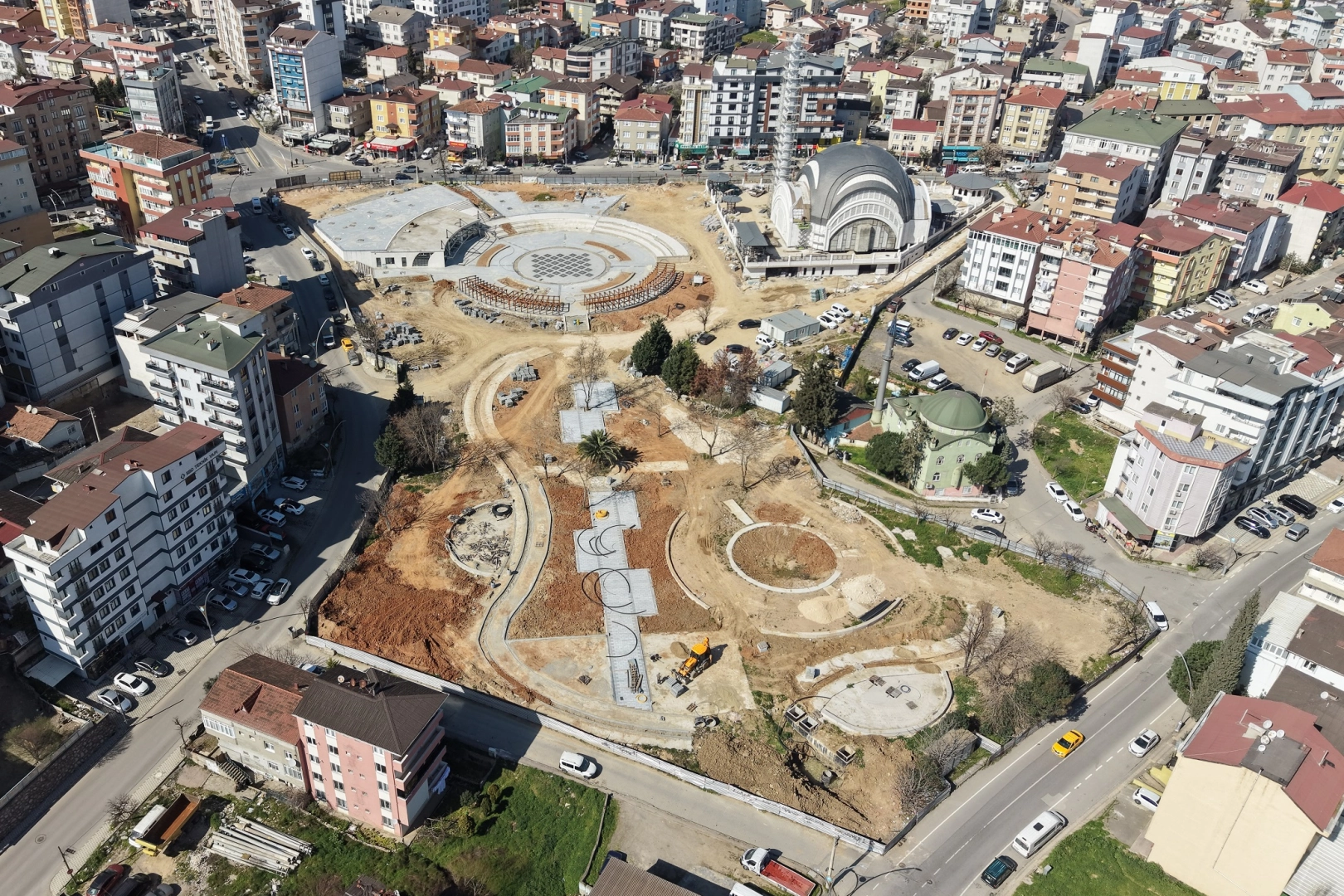 &Ccedil;ayırova'da Kent Meydanı ortaya &ccedil;ıkıyor