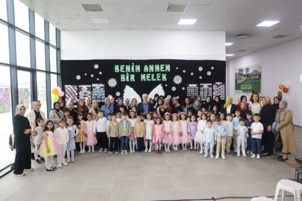 Çayırovalı miniklerden, Anneler Günü’ne özel program