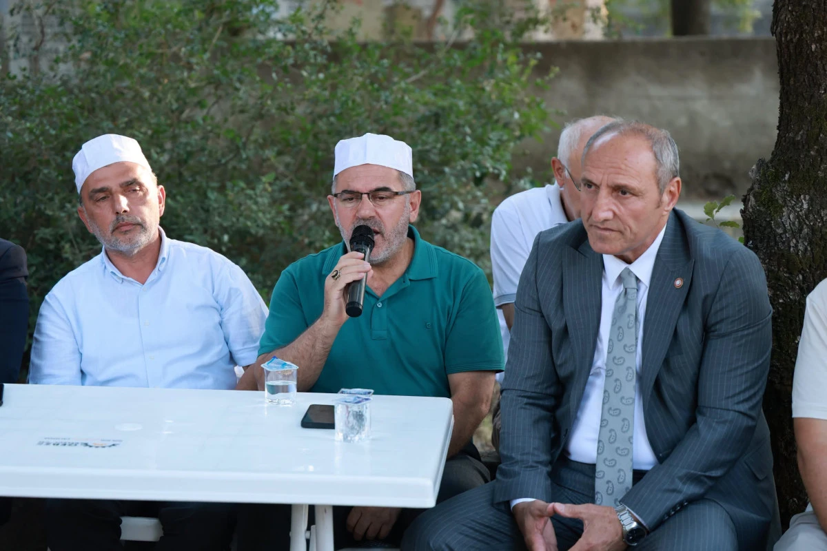 17 AĞUSTOS DEPREM ŞEHİTLERİ VE MERHUM MİLLETVEKİLİ ALAETTİN KURT DUALARLA ANILDI
