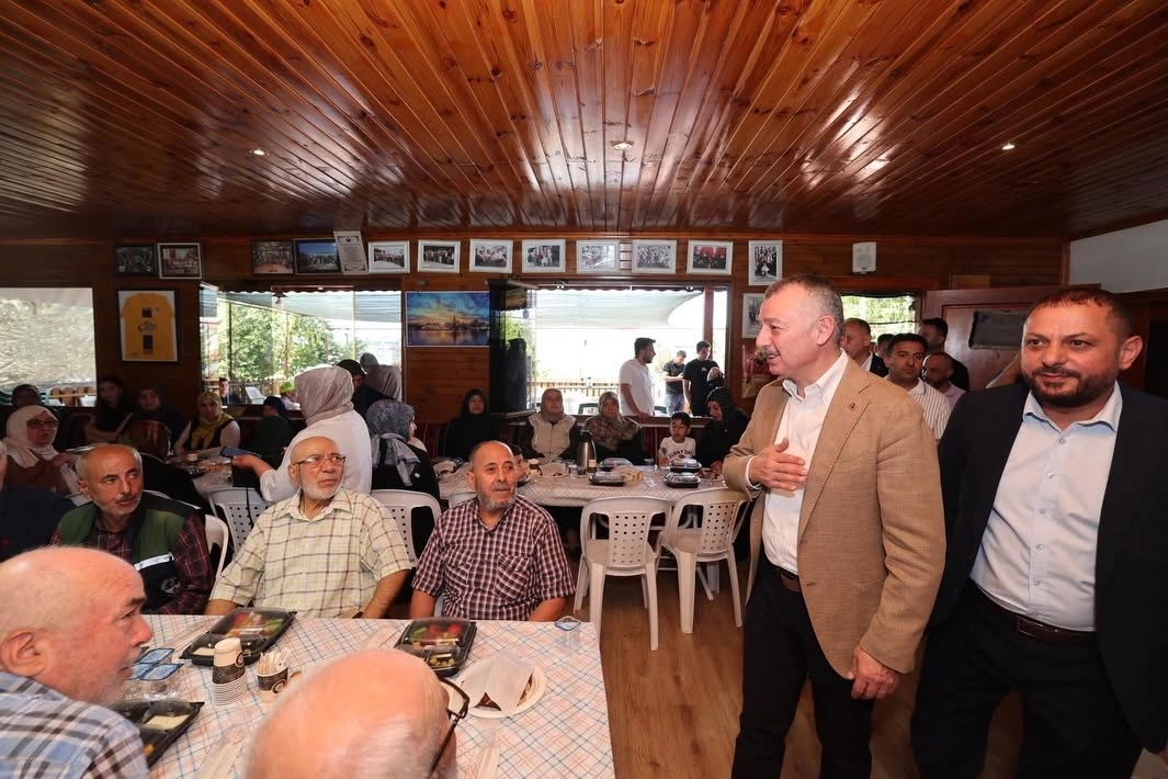 Kocaeli Y&ouml;r&uuml;klerden Başkan B&uuml;y&uuml;kakın&rsquo;a şiirli karşılama