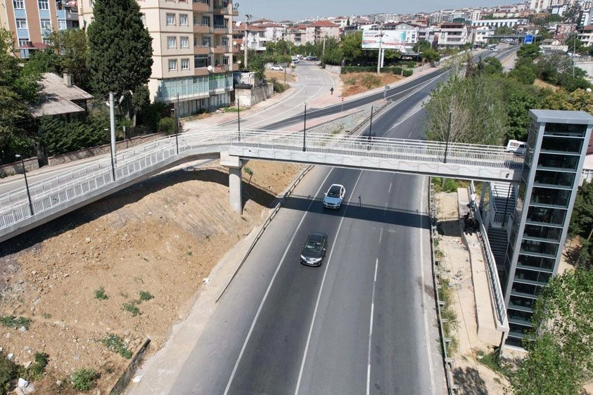 Eskihisar Feribot Yolu üzerindeki üst geçit asansörüne bakım