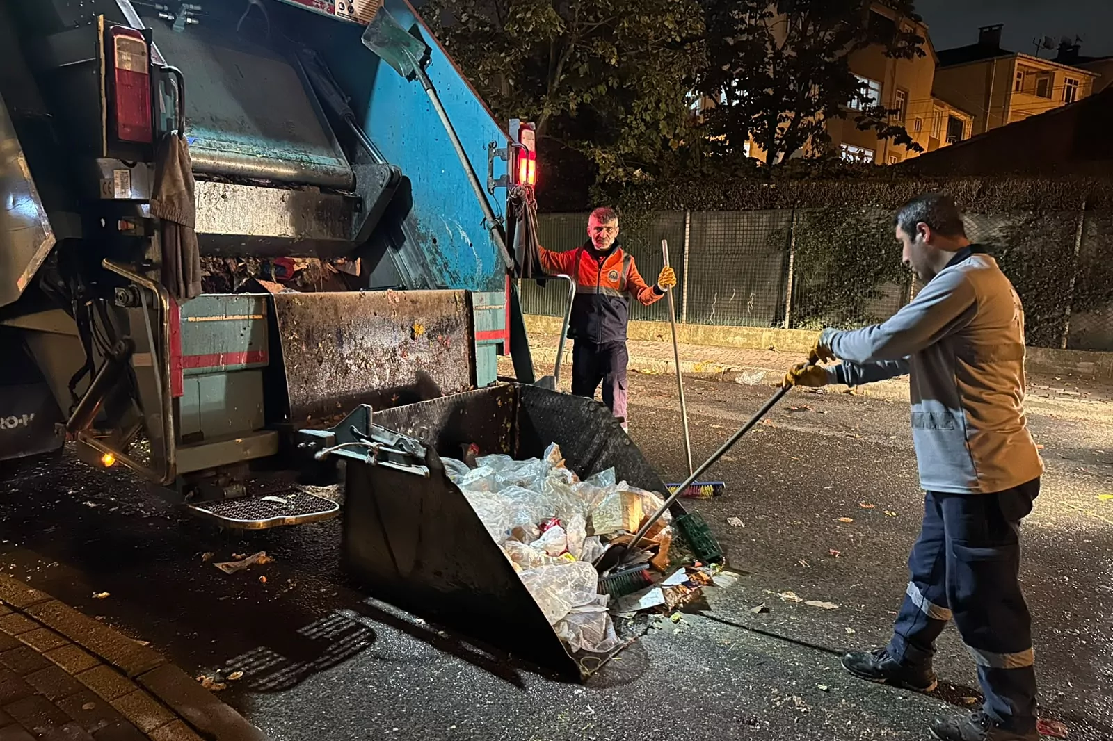 Gebze&rsquo;de semt pazarları sonrası titiz temizlik