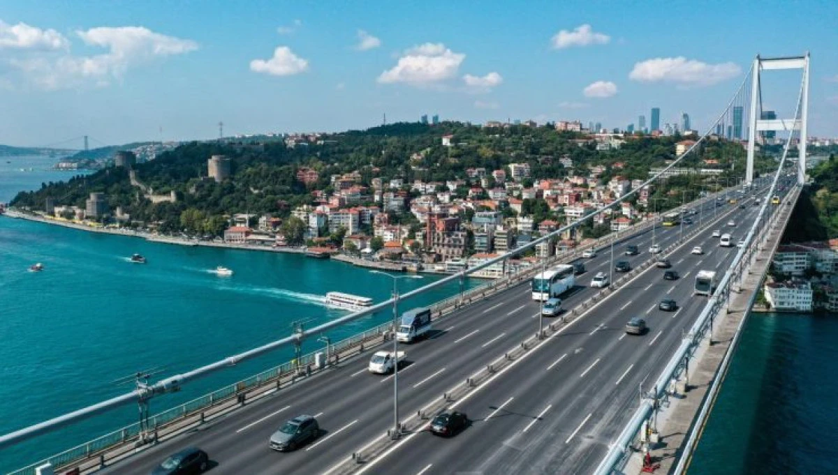 2026 gelmeden otoyollara KGM zammı geldi! K&ouml;pr&uuml;den ge&ccedil;iş &uuml;creti 4 haneli rakama yaklaştı