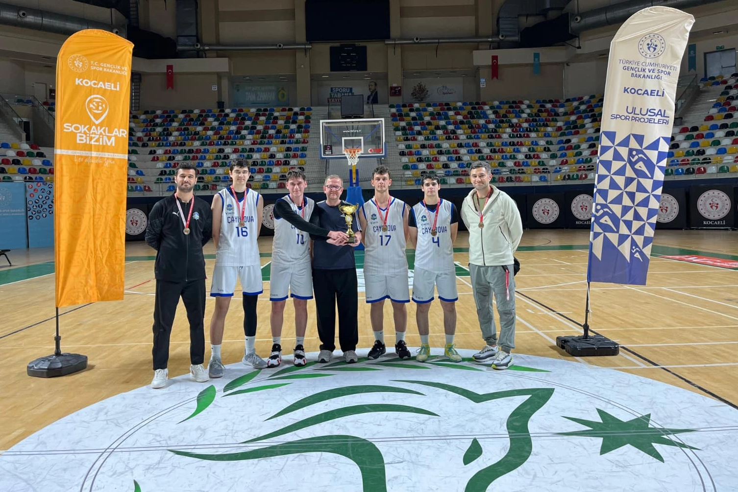 &Ccedil;ayırova Belediyesi&rsquo;nin gen&ccedil; basketbolcuları Kocaeli şampiyonu