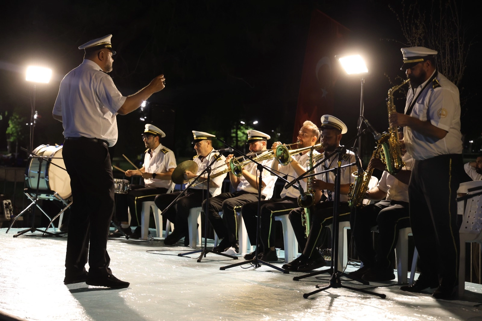 Kocaeli'de Mehter ve Bando Takımı 7&rsquo;den 70&rsquo;e herkesi coşturdu