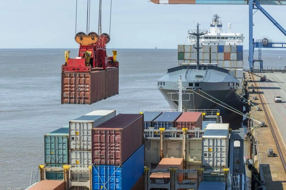 Ocak'ta dış ticaret a&ccedil;ığı 8,4 milyar dolara y&uuml;kseldi