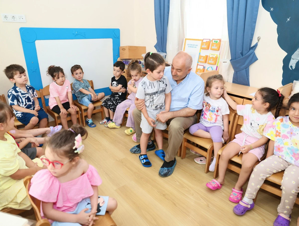 Başkan Amcalarından Miniklere Sürpriz Ziyaret
