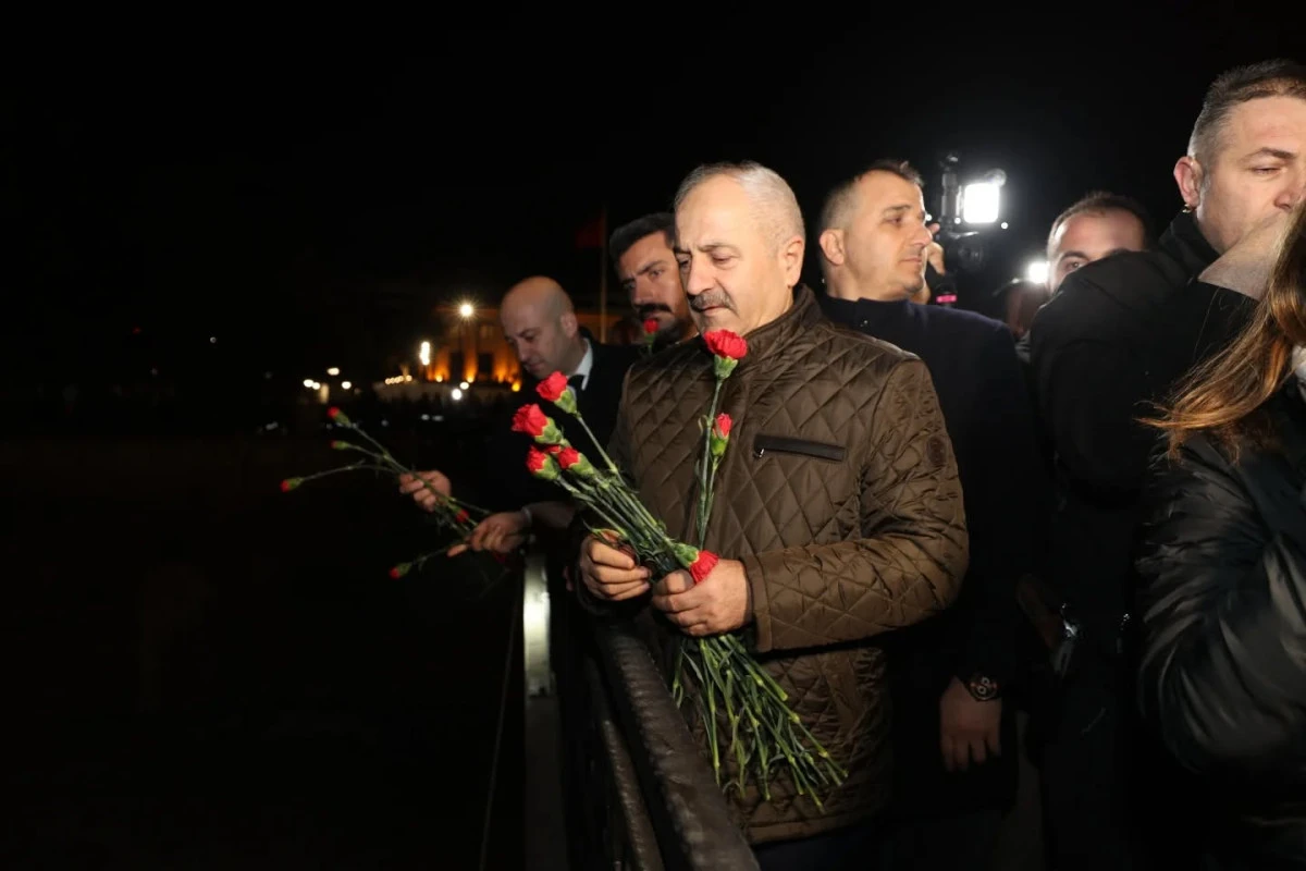 BAŞKAN B&Uuml;Y&Uuml;KG&Ouml;Z, HATAY&rsquo;DA DEPREM ŞEHİTLERİNİ ANDI