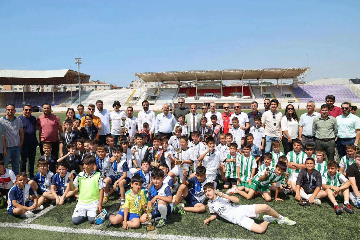 Başkan Büyükgöz Minik Sporcuları Yalnız Bırakmadı