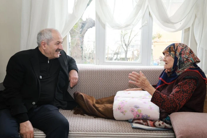 Başkan B&uuml;y&uuml;kg&ouml;z&rsquo;den 100 Yaşındaki Hesna Karaca Teyzeye Ziyaret