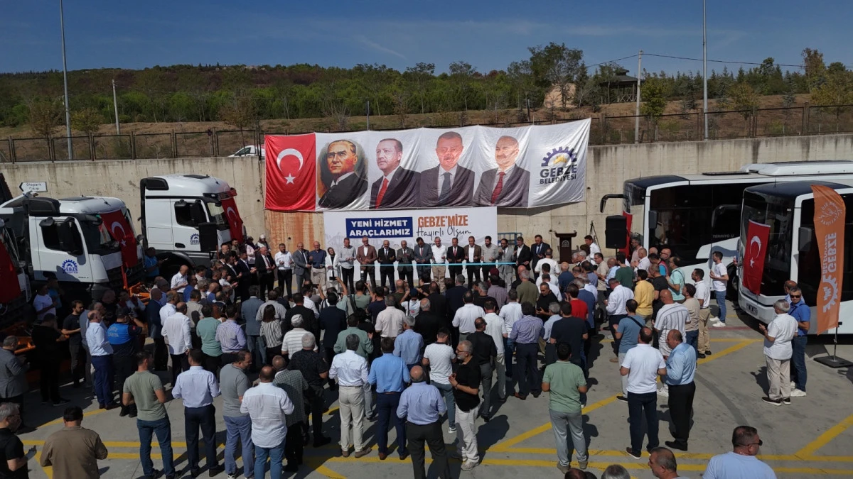 Gebze Belediyesi 32 Yeni Aracı Törenle Hizmete Aldı