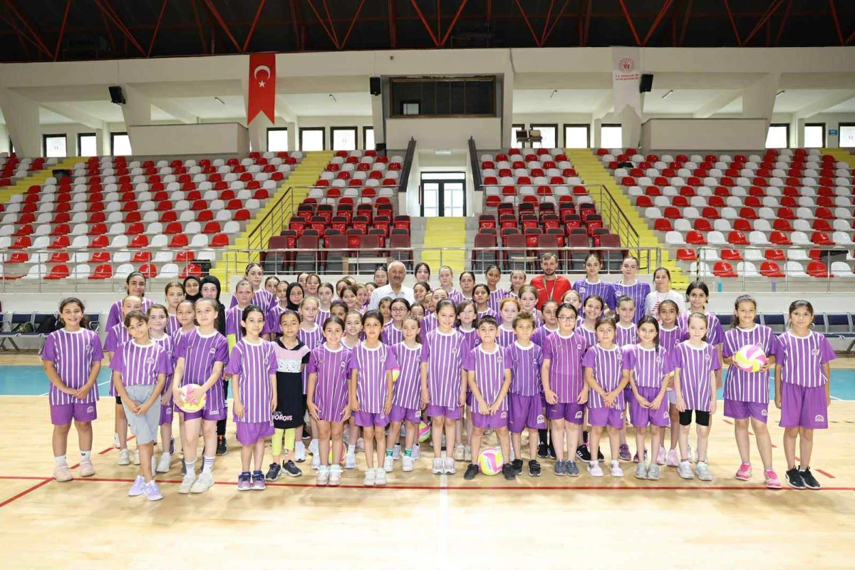 Gebze Belediyesi Yaz Spor Okullarında Eğitimler Başladı Başkan Büyükgöz'den Öğrencilere Moral Ziyareti