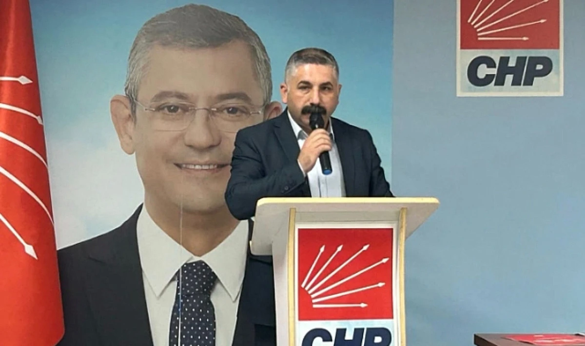 Gökhan Orhan'dan Tahir Büyükakın'a gönderme,Toz pembe gözlükleri çıkarın