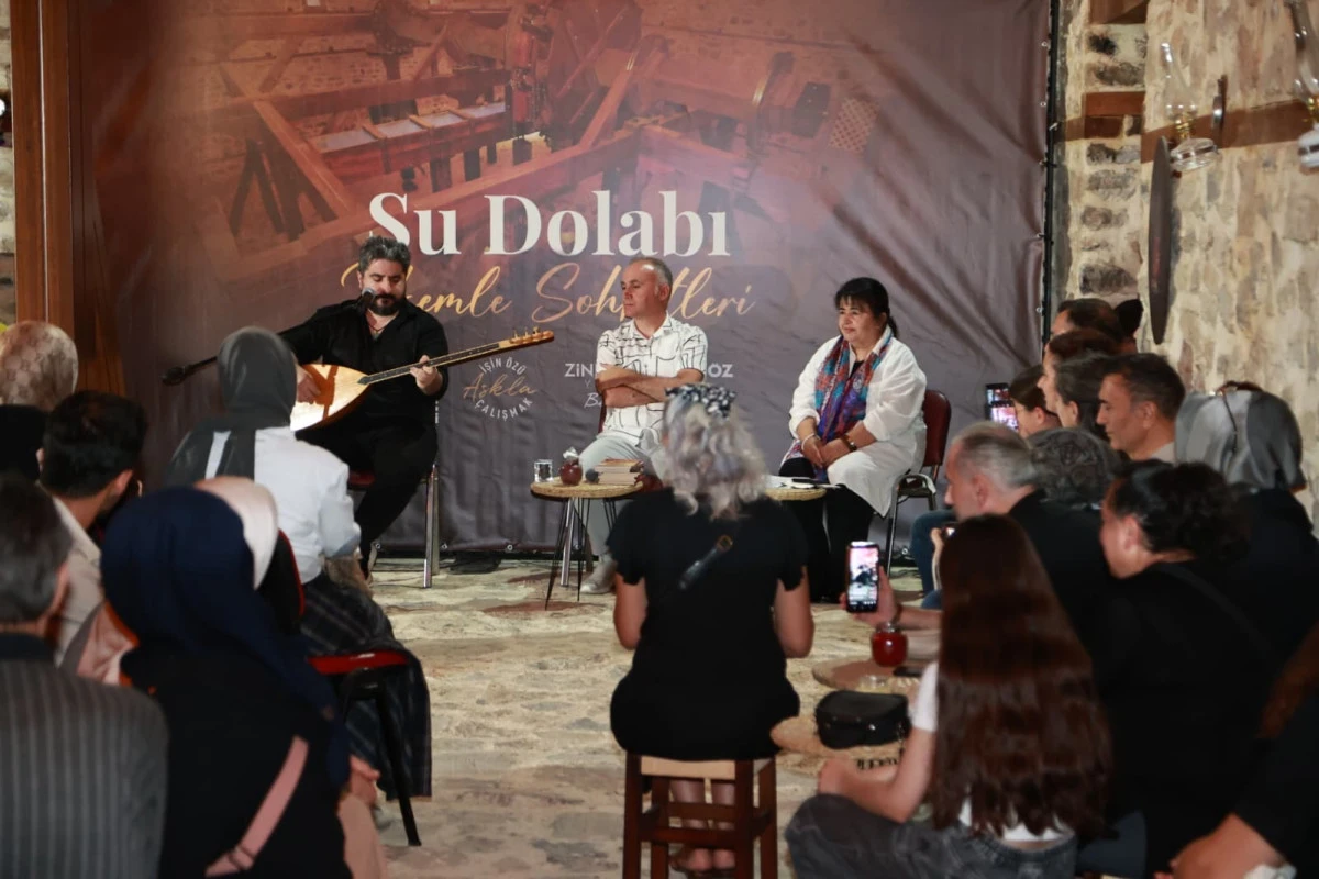 Tarihi Su Dolabı&rsquo;nda Neşet Ertaş T&uuml;rk&uuml;leri Yankılandı