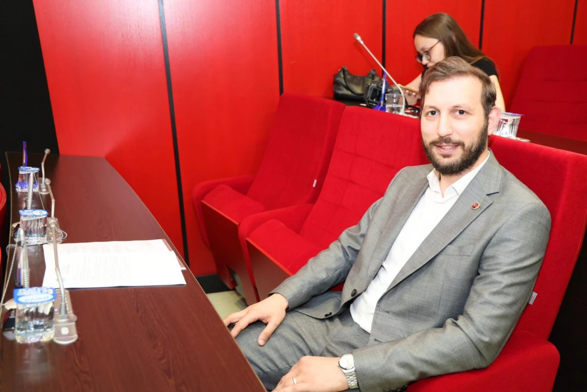Yeniden Refahlı Kahraman’dan Tek Hamlede Üç Soruna Çözüm: Otopark, Sosyal Alan ve Temiz Enerji