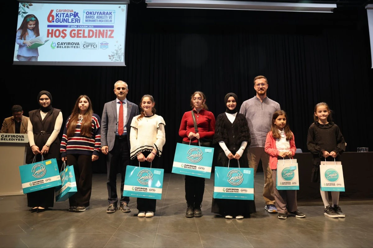 Youtuber Sertaç Abi, Çayırovalı sevenleriyle bir araya geldi Youtuber Sertaç Abi, Çayırovalı sevenleriyle bir araya geldi