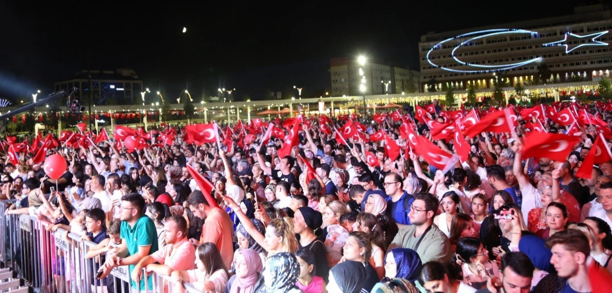 Zafer Bayramı&rsquo;na B&uuml;y&uuml;kşehir&rsquo;den &ccedil;ifte konser